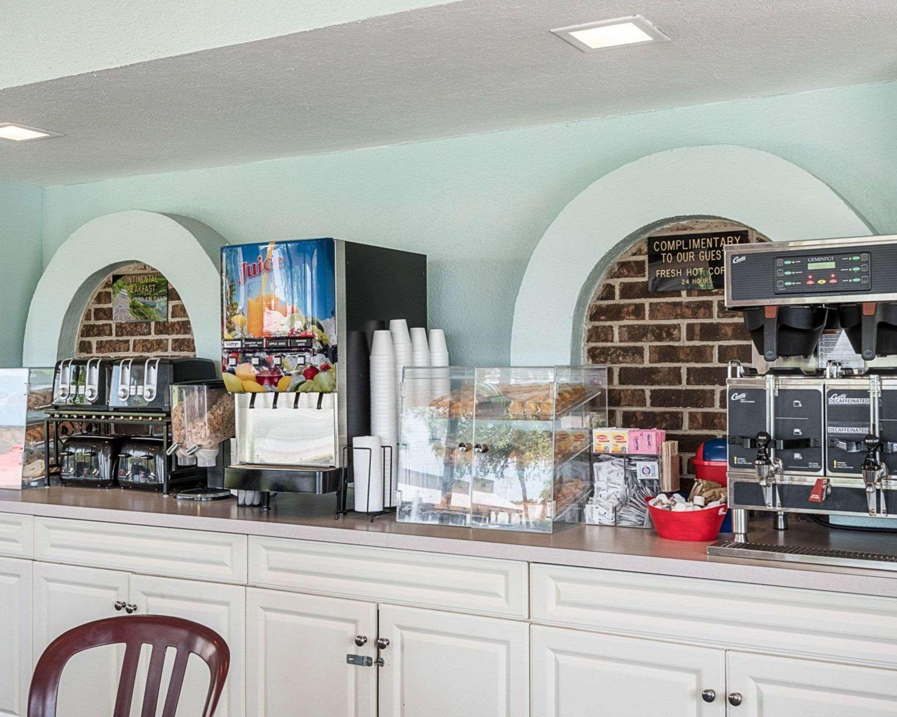 Econo Lodge Inn & Suites Rehoboth Beach Buitenkant foto