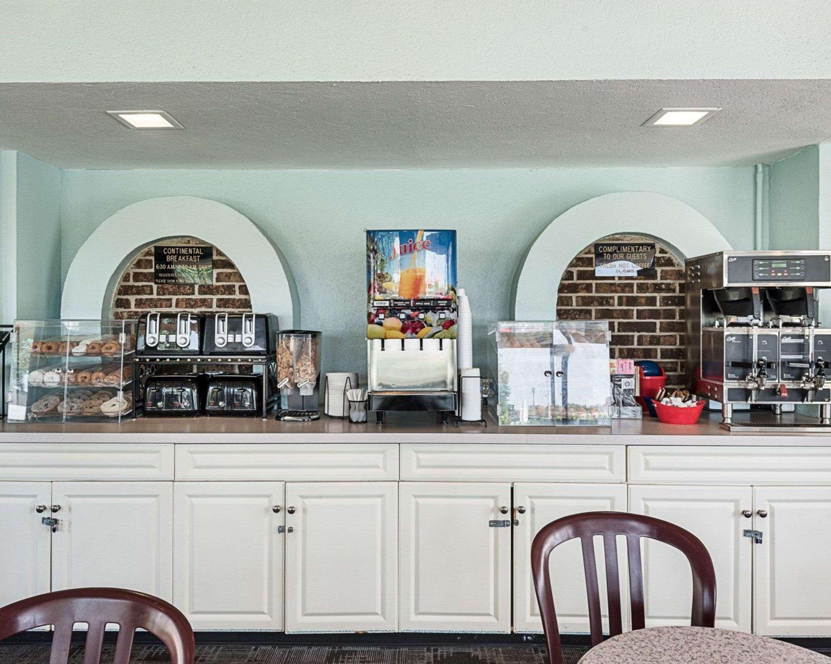 Econo Lodge Inn & Suites Rehoboth Beach Buitenkant foto