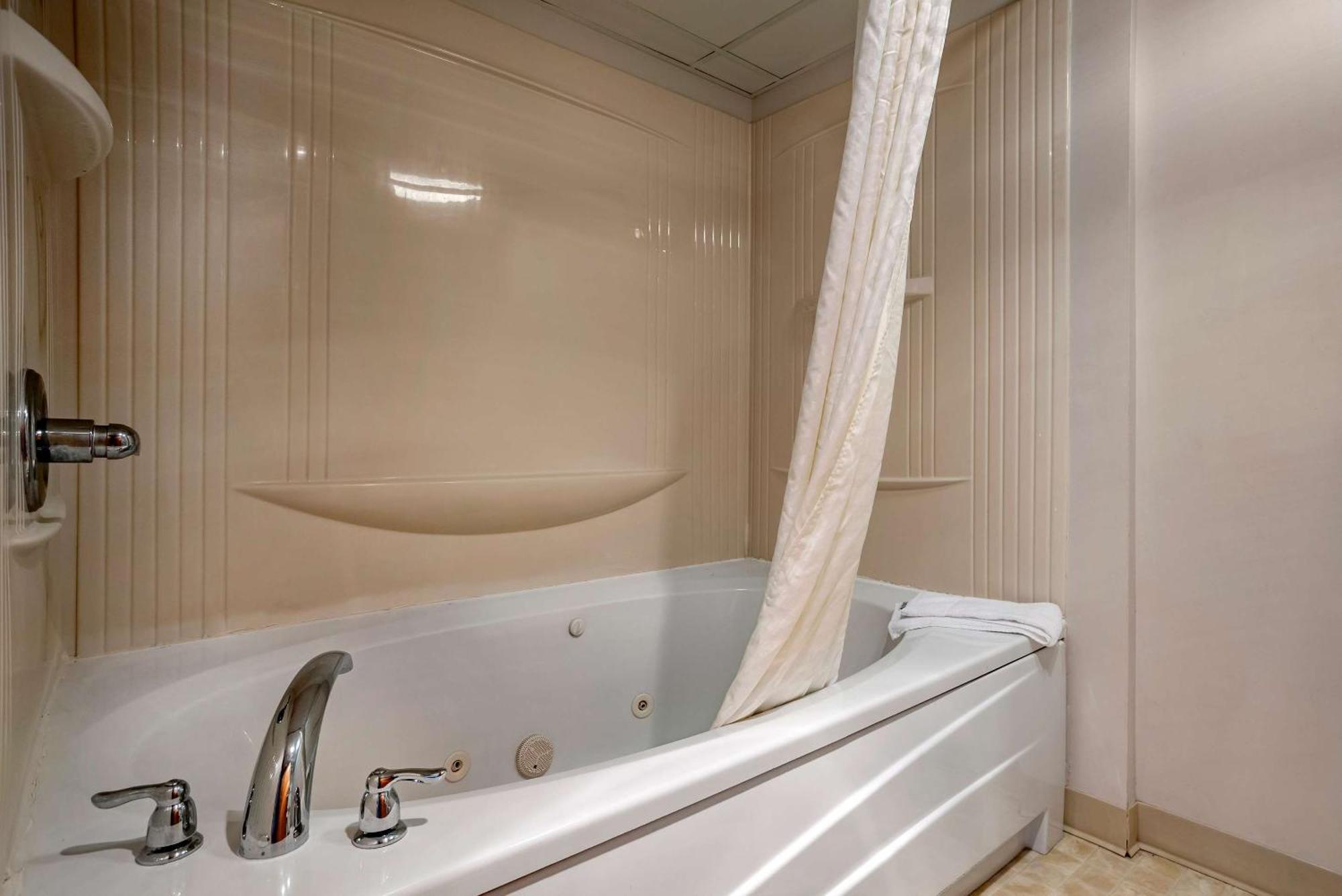 Econo Lodge Inn & Suites Rehoboth Beach Buitenkant foto