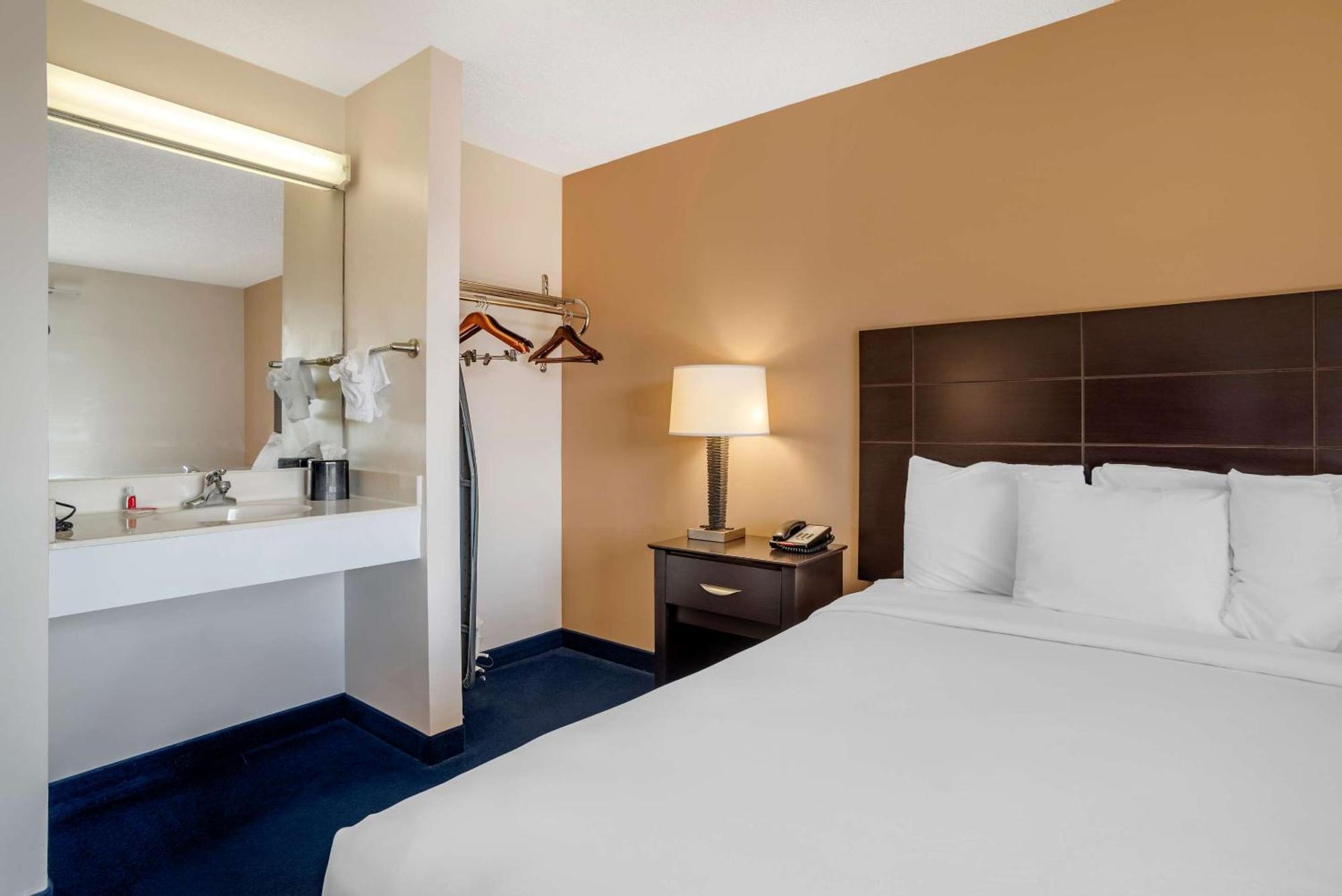 Econo Lodge Inn & Suites Rehoboth Beach Buitenkant foto