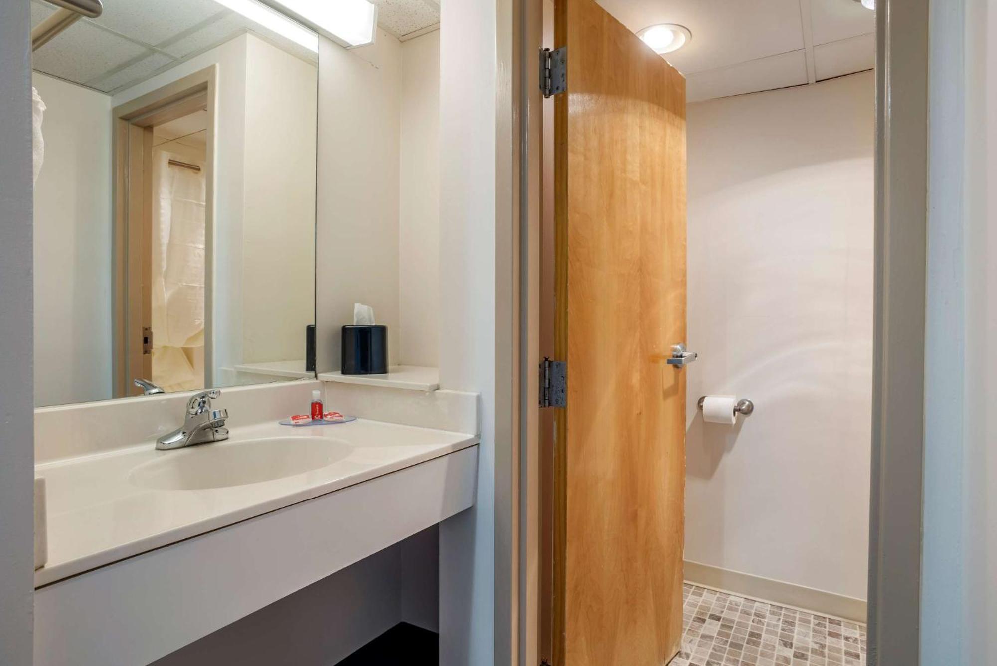 Econo Lodge Inn & Suites Rehoboth Beach Buitenkant foto